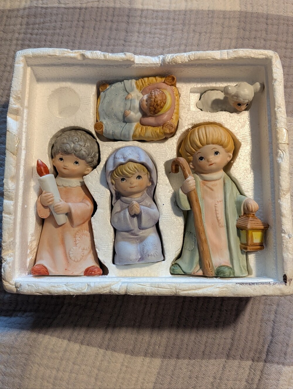 Homco Ceramic Figurine Set in Pastel White and Lavender